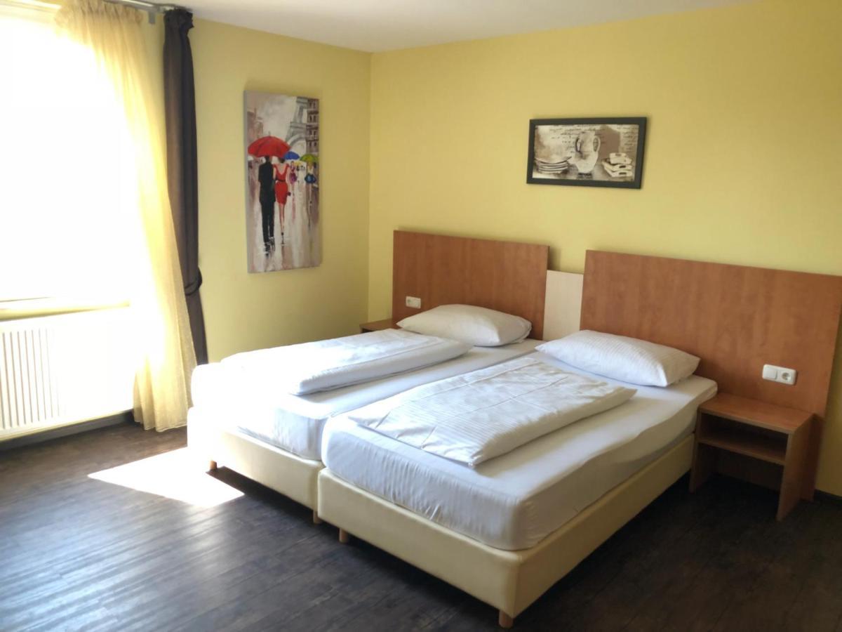 Hotel Europa - Restaurant Ruesselsheim Luaran gambar