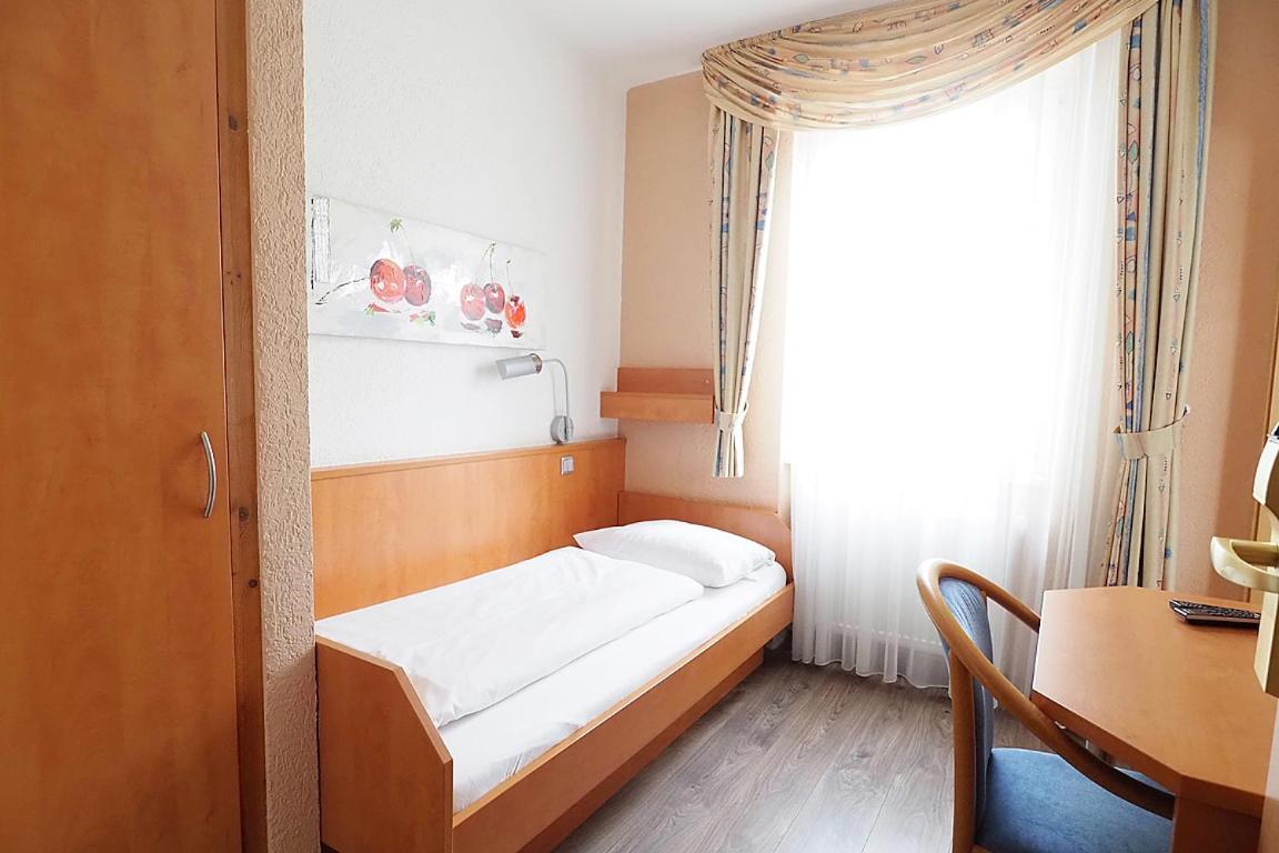 Hotel Europa - Restaurant Ruesselsheim Luaran gambar
