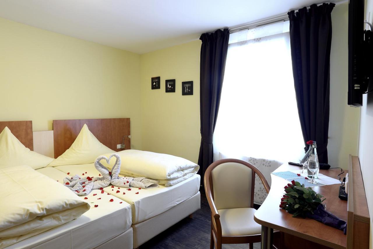 Hotel Europa - Restaurant Ruesselsheim Luaran gambar